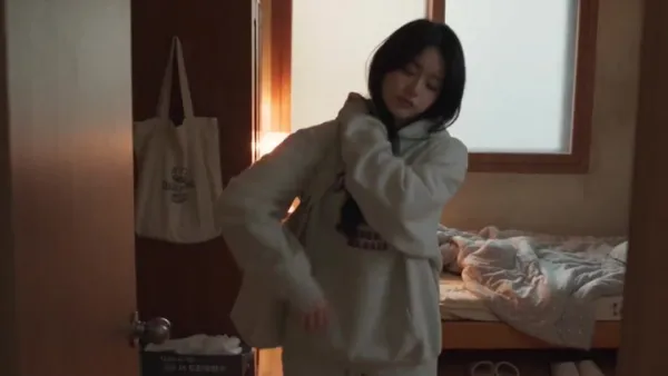 Young Woman's Daily Life in an Old Seoul Apartment