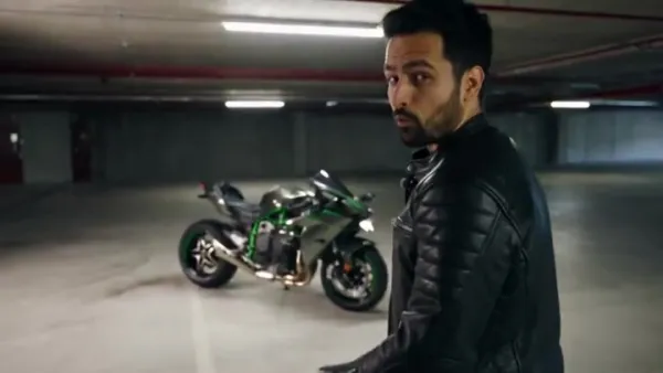 カワサキNinja H2R：クリエイター手持ちカメラの超リアルUGCプロモ