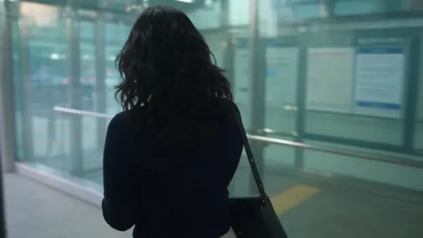 首尔午后日常：韩系年轻女性写实人像短片