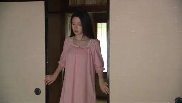 三十秒超写实千禧年代日式居家影像：女孩整理凌乱被褥